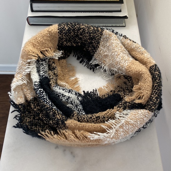 Blanket Infinity Scarf - Picture 3 of 10